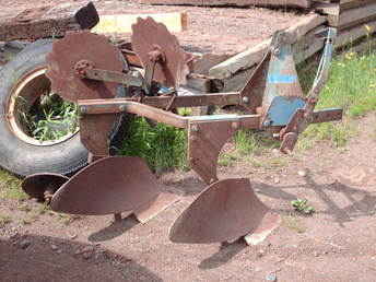 Ford 2-14  3POINT Plow