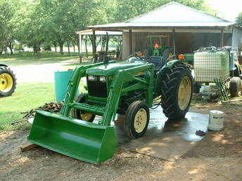 John Deere 950 W/Loader