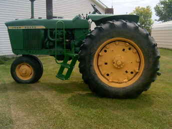 1966-3020 John Deere Tractor