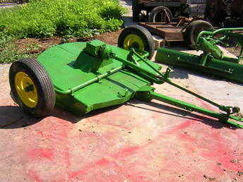 John Deere #127 Pull Type Hog