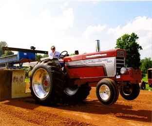 Ih 460 Pulling Tractor 