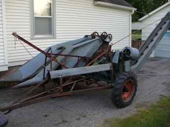 New Idea 1 Row Corn Picker