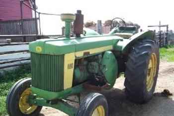 John Deere 820