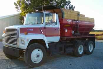 Ford L900 With Leader Bed