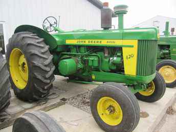 John Deere 820