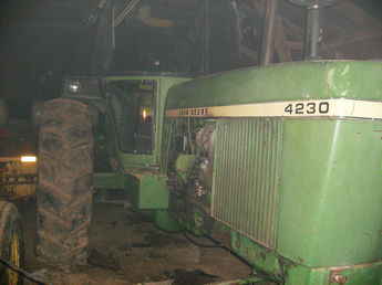 John Deere 4230