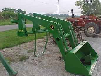 John Deere 146 Loader