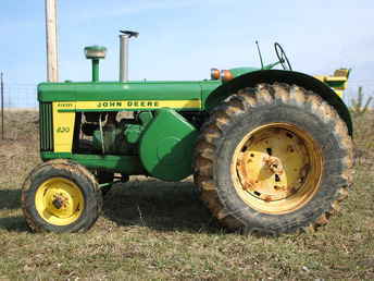 John Deere 820