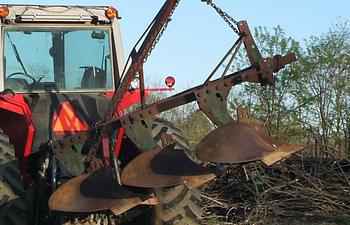 John Deere 3PT 3BTTM Plow