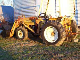 International 2400 Loader Trac