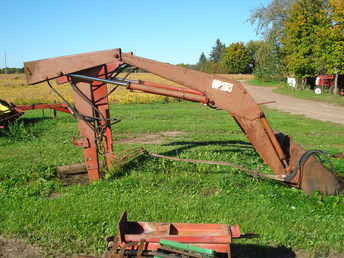 Massey Ferguson MF-246 Quick Tach Loader