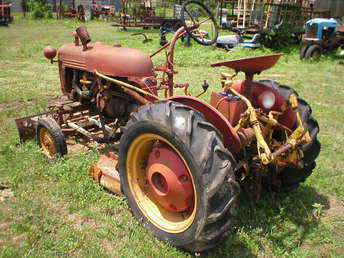 Farmall Cub With Fasthitch