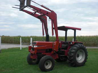 895 Case Ih W/Loader 1400 HRS.