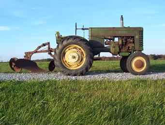1947 John Deere M/Mounted Plow
