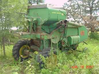 John Deere 40 Combine