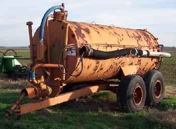 2100 Betterbilt Honey Wagon