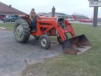 Massey Ferguson MF-255 HC W/Loader