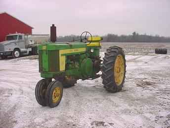 John Deere 720 Gas