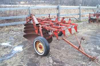 Used Farm Tractors for Sale: Massey Ferguson 4 Bottom Plow (2004-01-03 ...