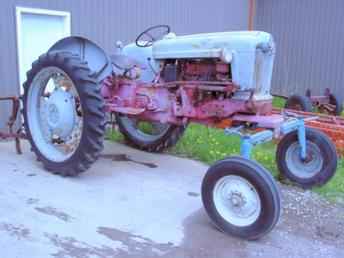 Ford 900 Hi-Crop Tractor