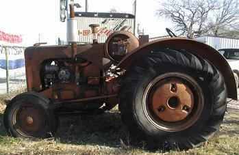 1950 LP Gas Case LA Tractor