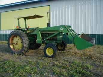 John Deere 2030 W/ Loader