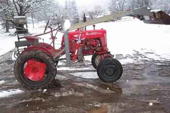 Farmall Cub Loader Tractor