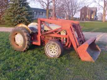 800 Ford Tractor / Loader