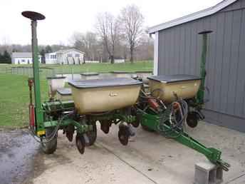 Oliver / White 5400 Planter