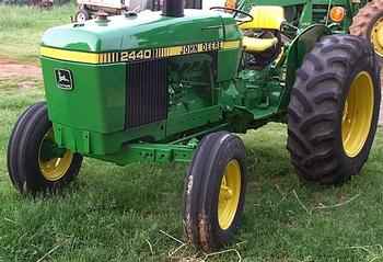 John Deere 2440 60 HP