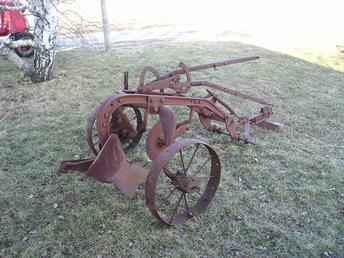 Trip Plows, Farmall Super H 