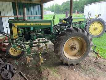 420 John Deere Cultivator