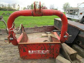3 PH Slip Scoop -  Good 3 Point hitch slip scoop. 24 inches wide. I have more pictures.~nl~Thanks for looking Call Steve