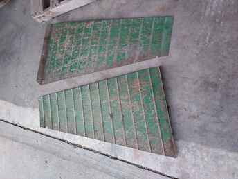 John Deere Weight Pans - Barn stored John Deere weight pans. Very  straight. Good for a disc restore.  Pick ~nl~up in Leipsic, OH. Not interested in ~nl~shipping.