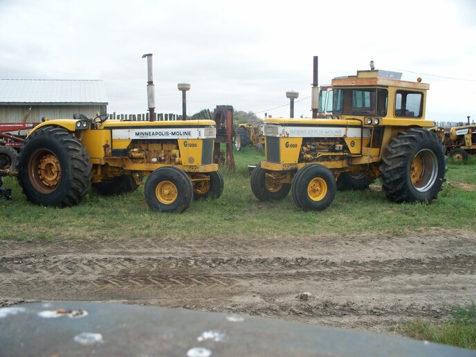 Minneapolis G1000 Wheatlands. - 1969 G1000 with factory cab.  Fresh rebuilt motor. New front  tires.1968 with 3200 original hours. Both in very original ~nl~condition. More pictures upon request.