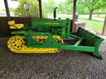 1956 John Deere 420C Dozer - 1956 John Deere 420C dozer. Runs good, repainted about 15 years ago.  . couls possible deliver for a fee. call 724-XXX-XXXX