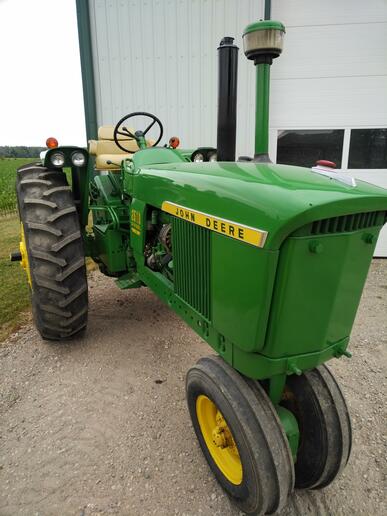 1966 JD 2510 Diesel  - Powershift 1 of 817 built, 14.9x38  firestone field and road tires, NF, 2 ~nl~scv, nice straight sheetmetal and paint, ~nl~factory diesel engine, has front weights, ~nl~runs and drives very good price in Usa ~nl~funds