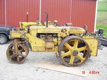 Farmall I-4 Roller Tractor