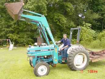 Nice Ford 2810 With Loader