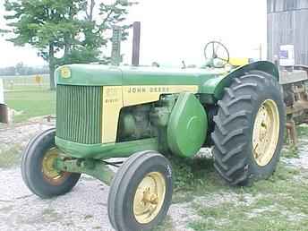 John Deere 830