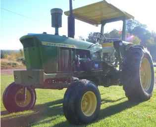 John Deere 4020 W/ Canopy