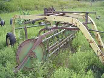 John Deere 893 Rake