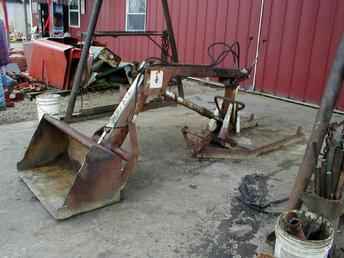 Used Farm Tractors for Sale: Farmall Cub-140 1 Arm Loader (2004-12-10