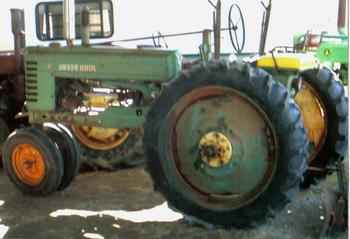 2 Cyclone John Deere B'S