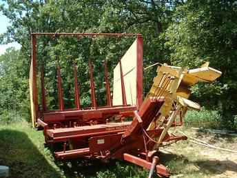 New Holland Bale Wagon 1034