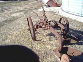 John Deere 583-623 Plow