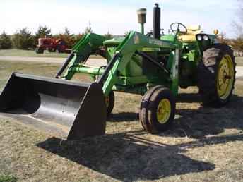 John Deere 2520 W/Loader