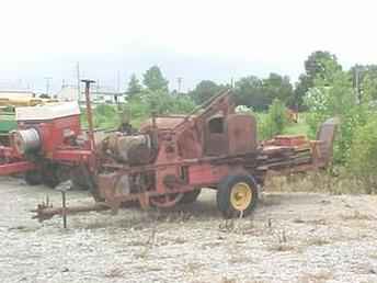 NH 77 SQ. Baler With Engine