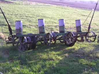 John Deere 490 Planter